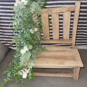 15" x 14" White Flower Wooden Bench