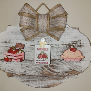 12" x 16" Strawberry Farmers Market Scalloped Wall Decor