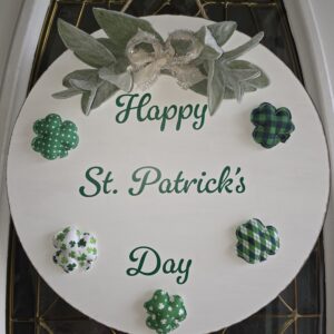 18" White Happy St. Patrick's Day Door Round