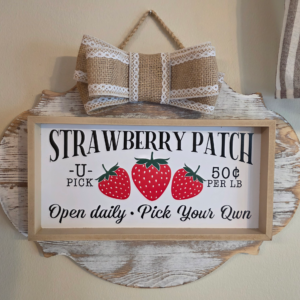 12" x 16" Summer Strawberry Patch Scalloped Wall Decor